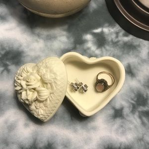 Accessory containers in different shapes!